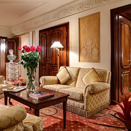 ホテル Splendide Royal - The Leading Of The World