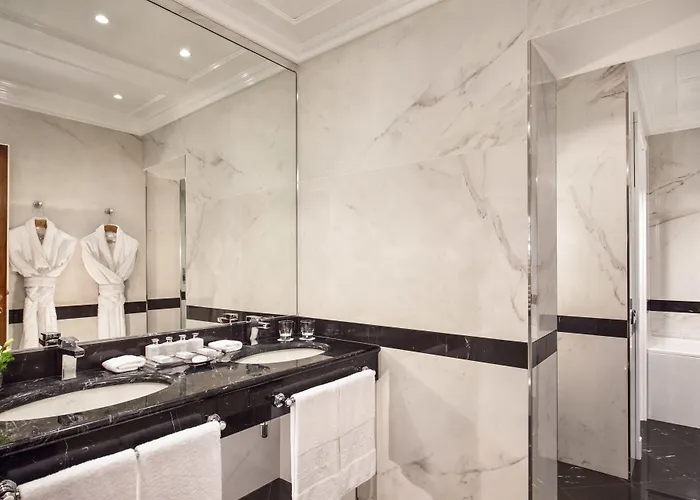 Splendide Royal - The Leading Of The World